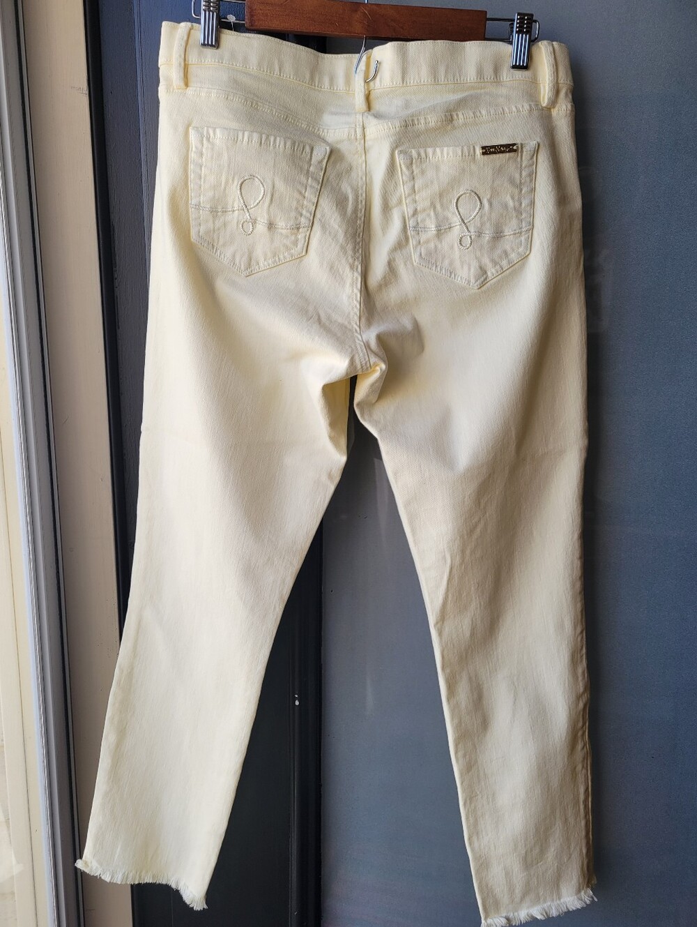Lilly Pulitzer Pastel Yellow Womens Jeans Frayed Hem Size 10 Gold Tone Logo Mint - Picture 3 of 11